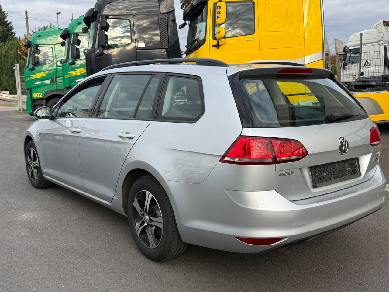 Volkswagen Golf 7 1.6tdi Variant Trendline Klima, Shz - Комби: снимка 5 Volkswagen Golf 7 1.6tdi Variant Trendline Klima, Shz - Комби: снимка 5