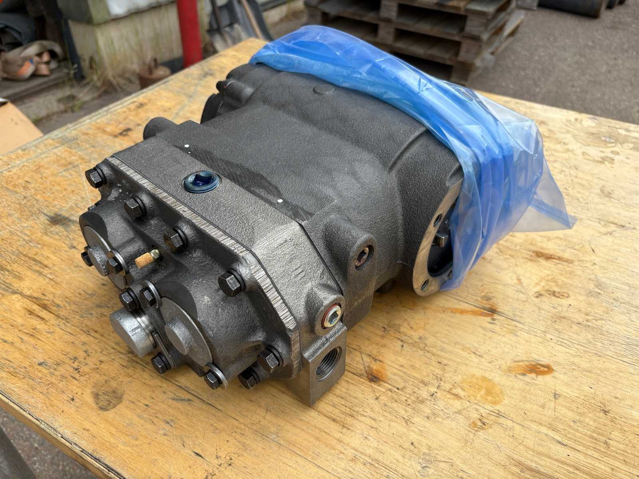 Air Dryer Compressor Cummins ST-676 - Компресор за Камион: снимка 2 Air Dryer Compressor Cummins ST-676 - Компресор за Камион: снимка 2