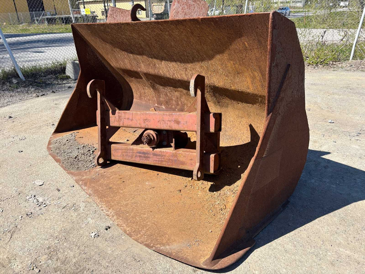 Volvo bucket and bracket with coupling head - Кофа за товарач: снимка 1 Volvo bucket and bracket with coupling head - Кофа за товарач: снимка 1