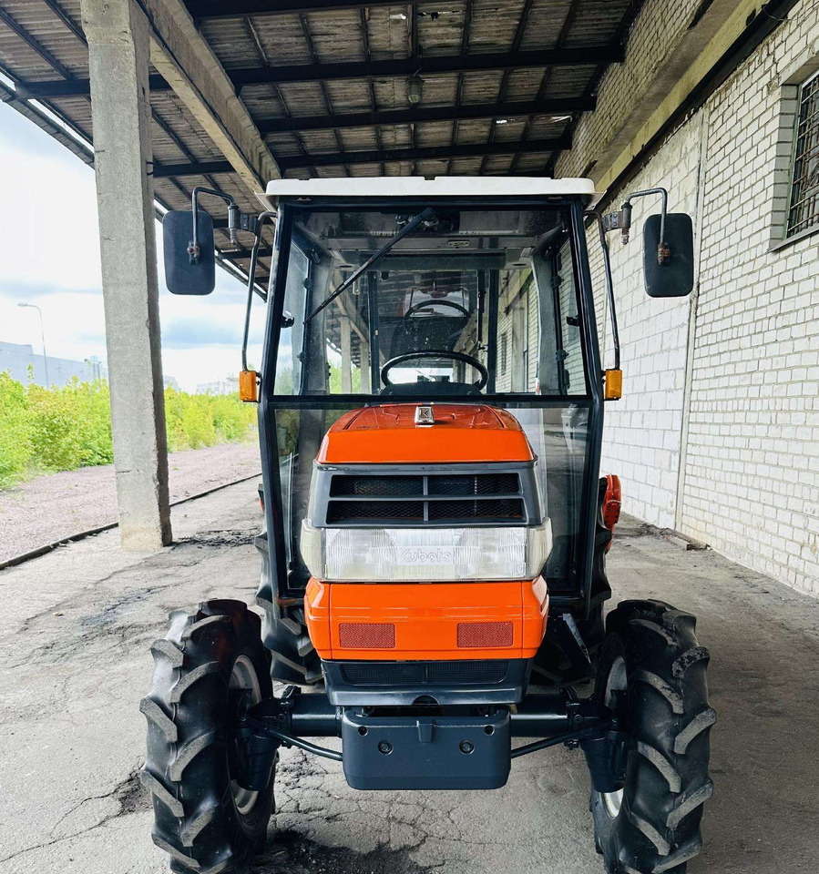 Kubota GL32 - Трактор: снимка 3 Kubota GL32 - Трактор: снимка 3