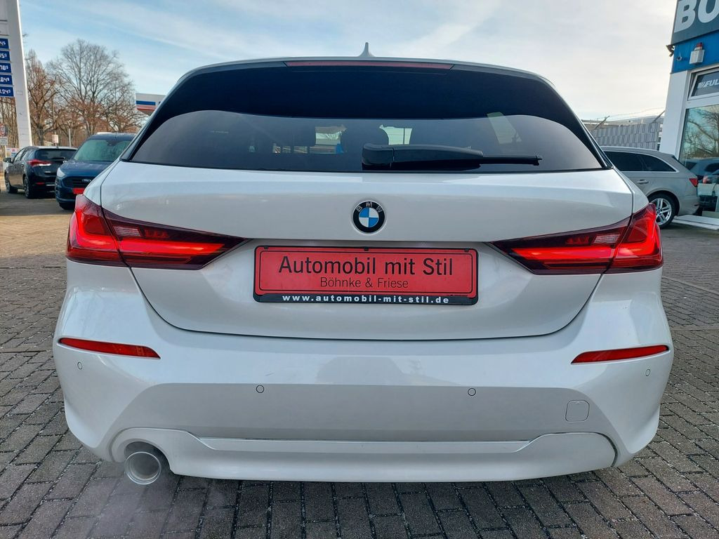 BMW 116 Baureihe 1 Lim. 116 i Aut.Advantage Navi LED - Лек автомобил: снимка 5 BMW 116 Baureihe 1 Lim. 116 i Aut.Advantage Navi LED - Лек автомобил: снимка 5