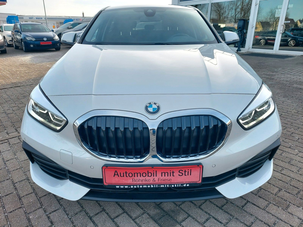 BMW 116 Baureihe 1 Lim. 116 i Aut.Advantage Navi LED - Седан: снимка 2 BMW 116 Baureihe 1 Lim. 116 i Aut.Advantage Navi LED - Седан: снимка 2