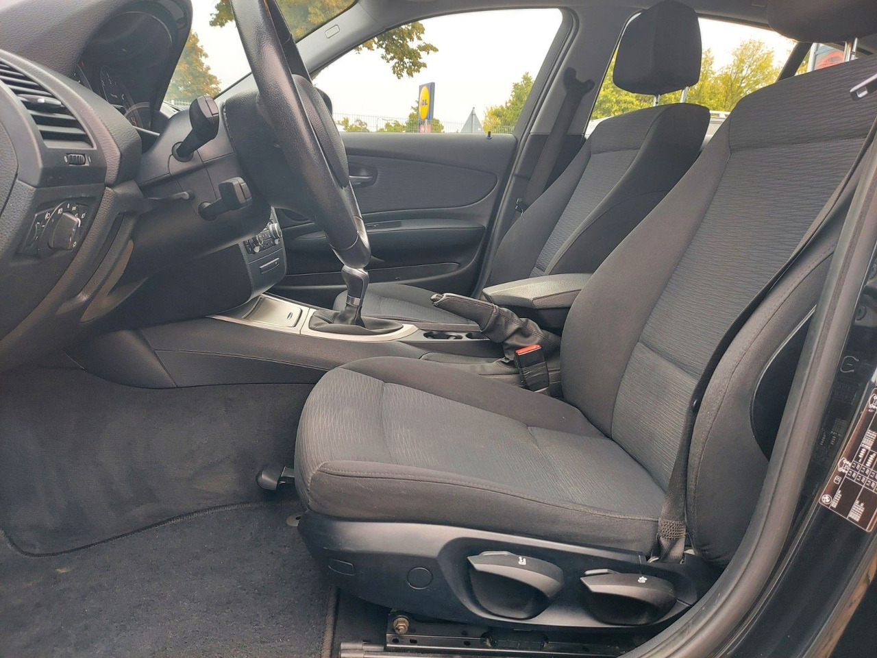 Седан BMW 116 Baureihe 1 Lim. 116d Klima Sitzheizung: снимка 17