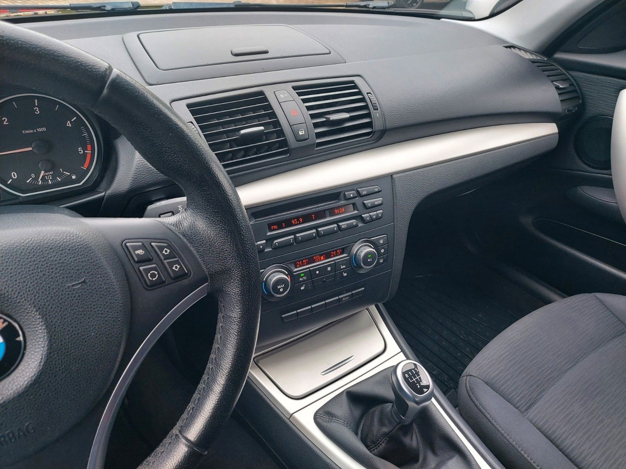 Седан BMW 116 Baureihe 1 Lim. 116d Klima Sitzheizung: снимка 15