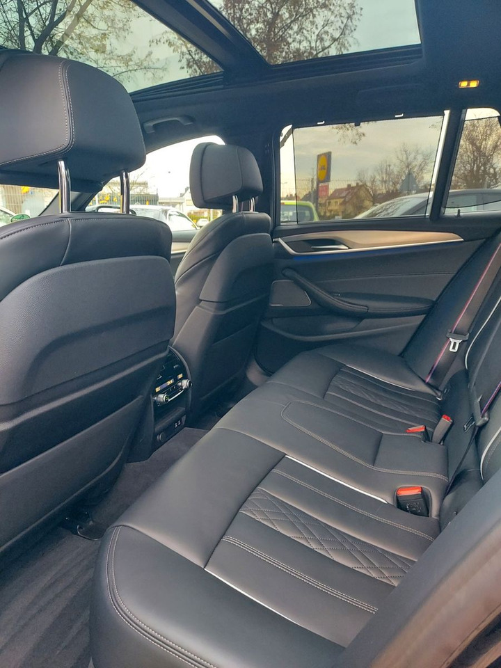 Комби BMW 540 5 Touring xDrive M Sport Pro Pano H&K Massag: снимка 37