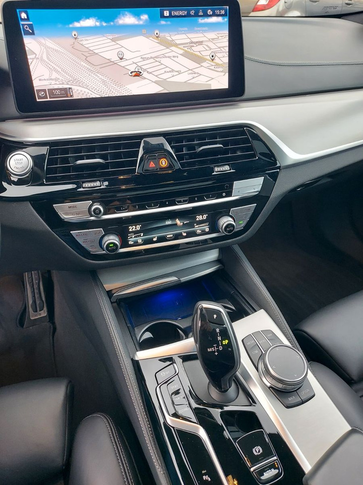 Комби BMW 540 5 Touring xDrive M Sport Pro Pano H&K Massag: снимка 25