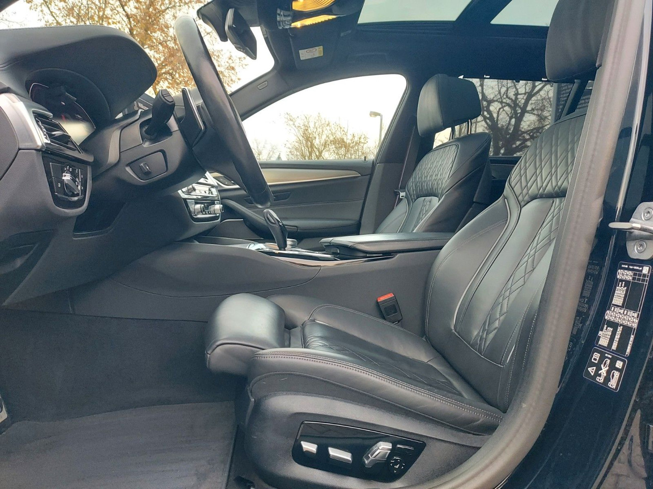 Комби BMW 540 5 Touring xDrive M Sport Pro Pano H&K Massag: снимка 12