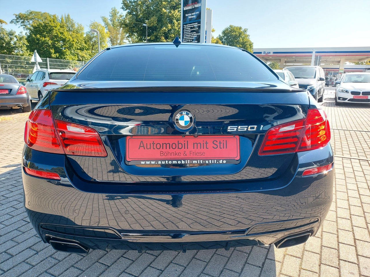 BMW 550i Limousine Autom. M-Sport HUD Glasdach H&K - Седан: снимка 5 BMW 550i Limousine Autom. M-Sport HUD Glasdach H&K - Седан: снимка 5