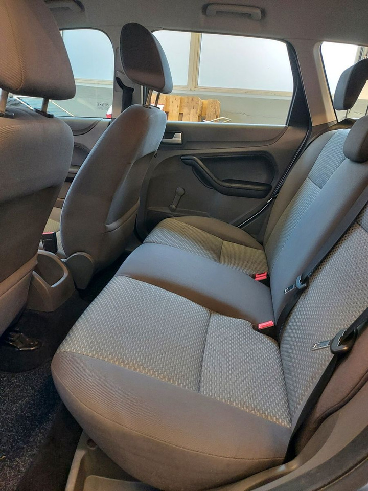 Ford Focus Turnier Fun X Klima Sitzheizung - Комби: снимка 4 Ford Focus Turnier Fun X Klima Sitzheizung - Комби: снимка 4