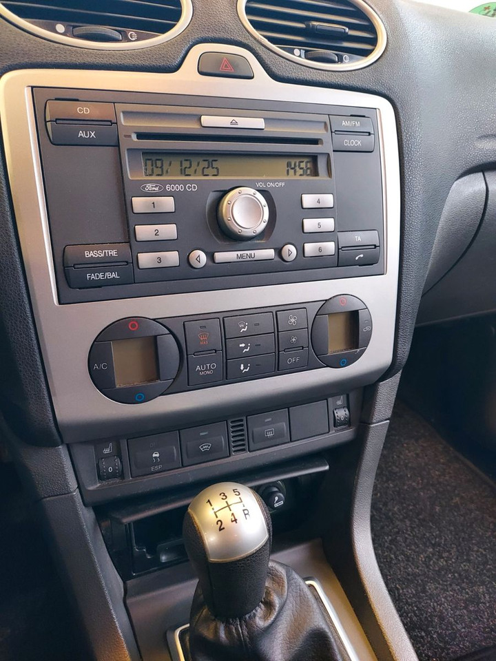 Ford Focus Turnier Fun X Klima Sitzheizung - Комби: снимка 1 Ford Focus Turnier Fun X Klima Sitzheizung - Комби: снимка 1