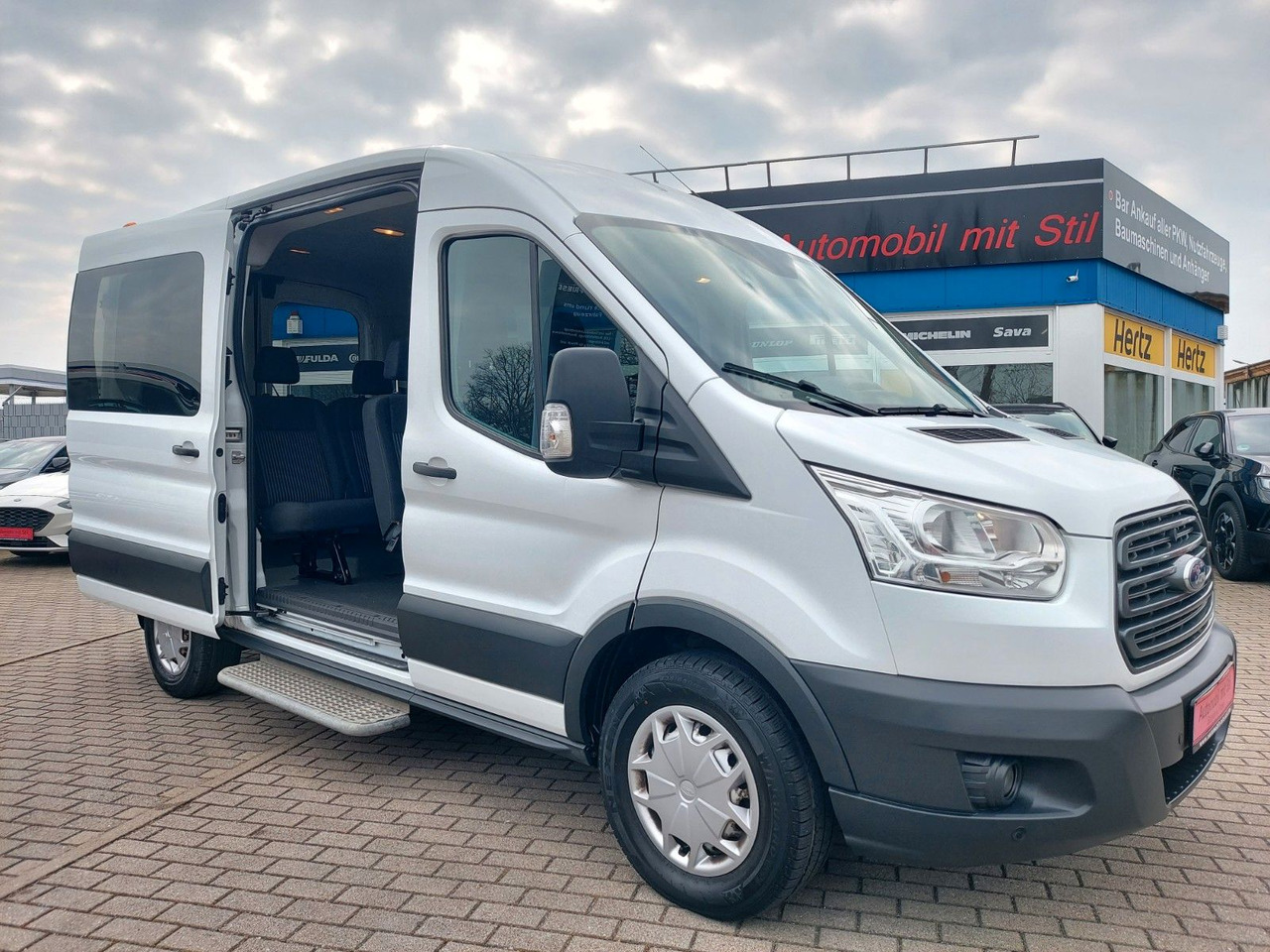 Ford Transit Kombi 330 L2 Trend 9 Sitze Klima Sitzhei - Пътнически бус: снимка 1 Ford Transit Kombi 330 L2 Trend 9 Sitze Klima Sitzhei - Пътнически бус: снимка 1