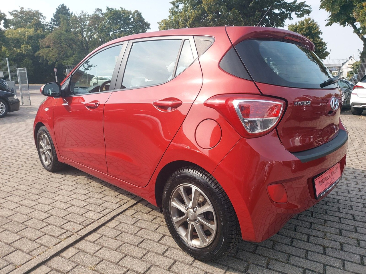 Hyundai i10 Intro Edition Klima Sitzeizung Bluetooth - Лек автомобил: снимка 4 Hyundai i10 Intro Edition Klima Sitzeizung Bluetooth - Лек автомобил: снимка 4