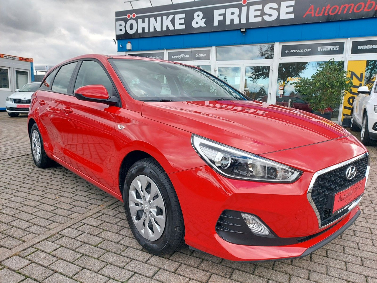 Hyundai i30 cw Pure Klima Spurasssist 8x Räder - Комби: снимка 1 Hyundai i30 cw Pure Klima Spurasssist 8x Räder - Комби: снимка 1