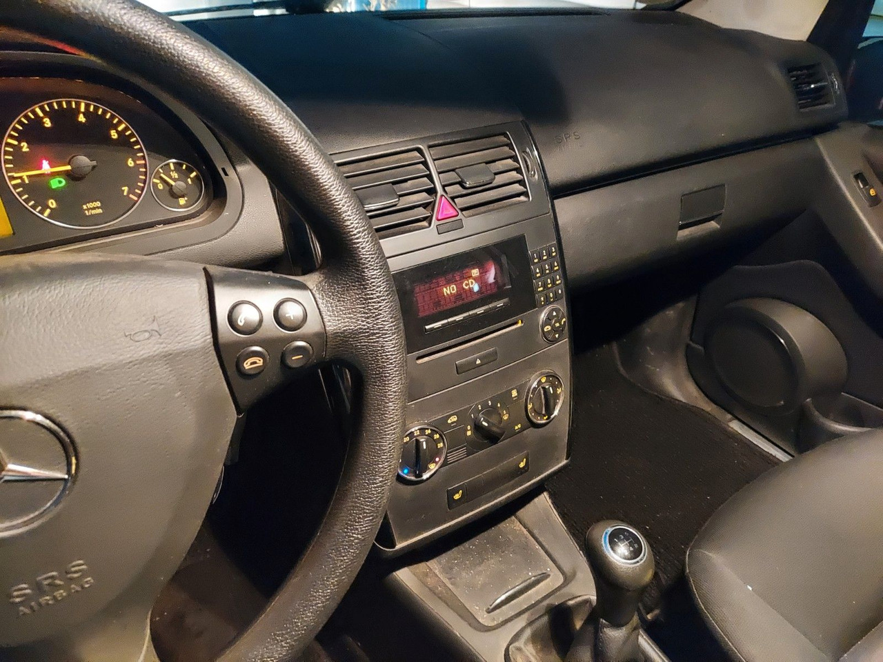 Mercedes-Benz A 150 5 Türen Klimaautomatik Sitzheizung - Лек автомобил: снимка 1 Mercedes-Benz A 150 5 Türen Klimaautomatik Sitzheizung - Лек автомобил: снимка 1