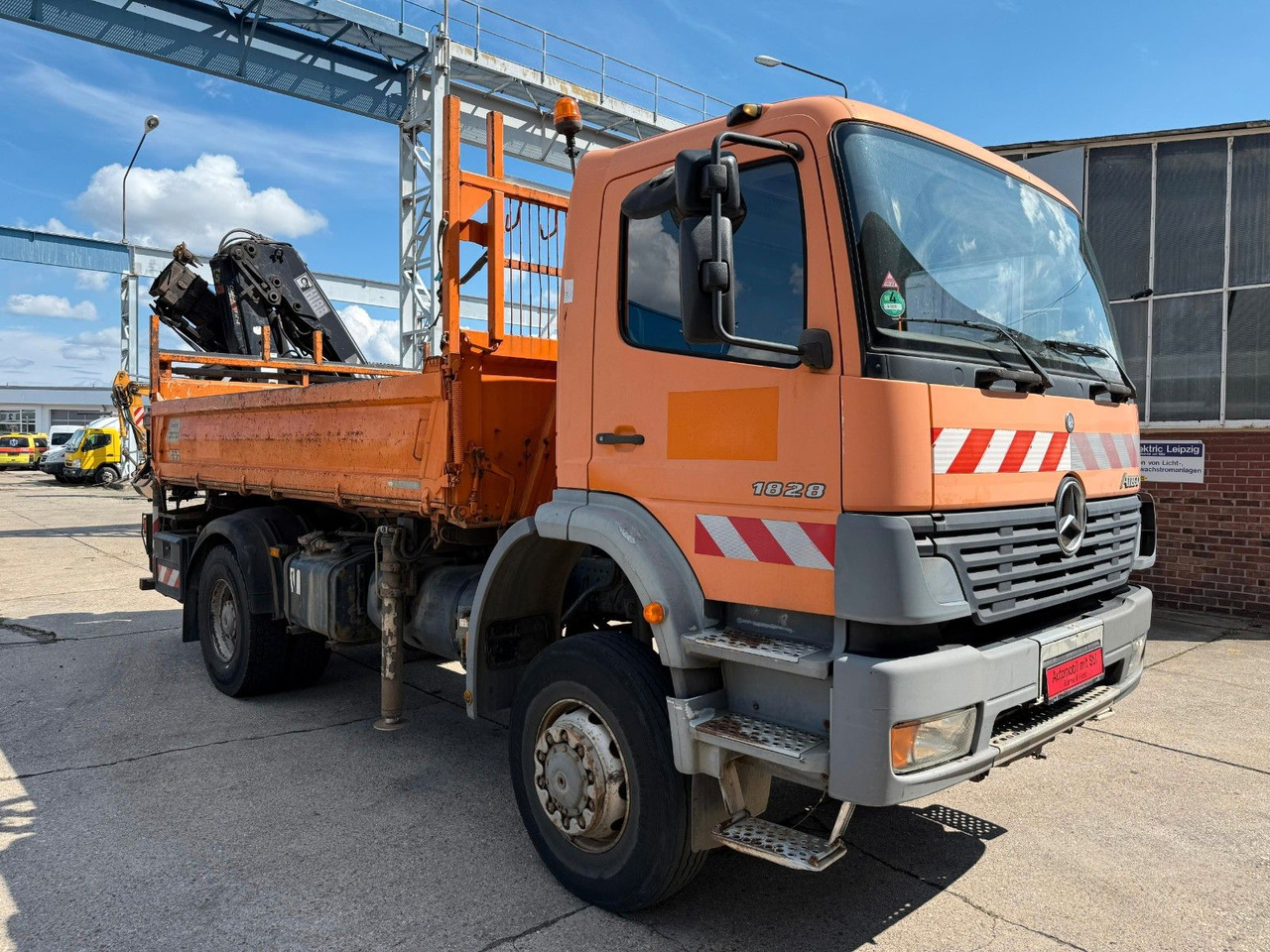 Mercedes-Benz ATEGO 1828 4X4 MEILER + HIAB KRAN 144 FS-3 - Самосвал камион, Камион с кран: снимка 1 Mercedes-Benz ATEGO 1828 4X4 MEILER + HIAB KRAN 144 FS-3 - Самосвал камион, Камион с кран: снимка 1