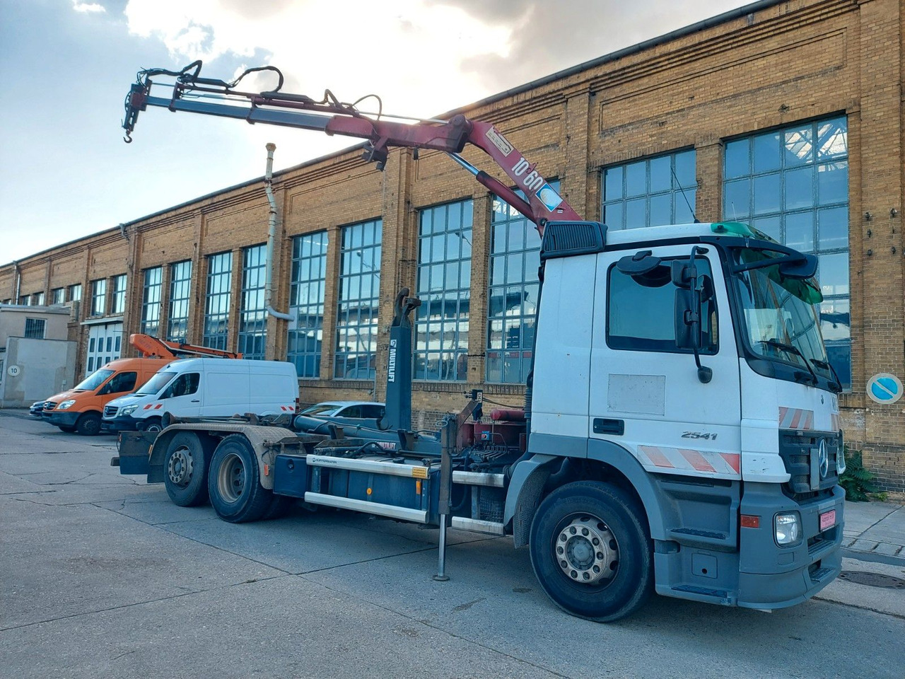 Mercedes-Benz Actros 6-Zyl. 2541 HMF KRAN ABROLLKIPPER - Мултилифт с кука камион, Камион с кран: снимка 1 Mercedes-Benz Actros 6-Zyl. 2541 HMF KRAN ABROLLKIPPER - Мултилифт с кука камион, Камион с кран: снимка 1