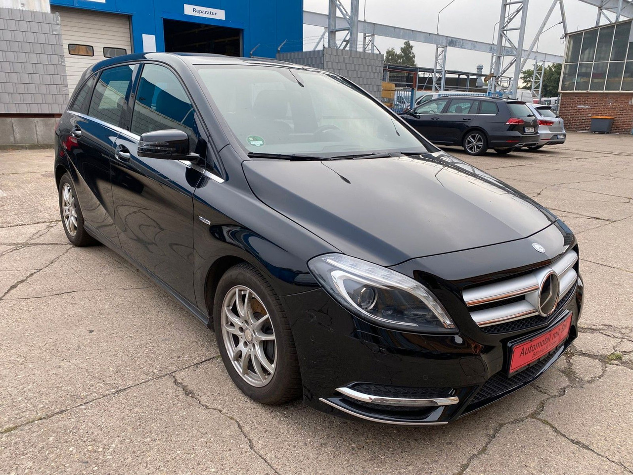 Mercedes-Benz B 180 B -Klasse B 180 Autom. Xenon Navi - Седан: снимка 3 Mercedes-Benz B 180 B -Klasse B 180 Autom. Xenon Navi - Седан: снимка 3
