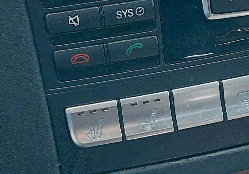 Mercedes-Benz CLS 350 CDI BE Xenon Leder Navi Sitzbelüftung - Седан: снимка 4 Mercedes-Benz CLS 350 CDI BE Xenon Leder Navi Sitzbelüftung - Седан: снимка 4