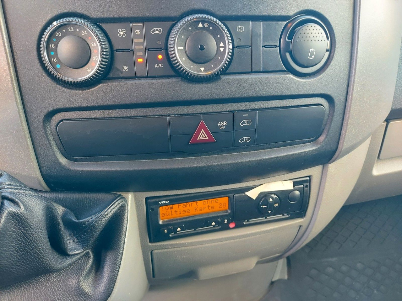 Mercedes-Benz Sprinter II Kasten 516 5T KLIMA AHK MAXI - Товарен бус: снимка 4 Mercedes-Benz Sprinter II Kasten 516 5T KLIMA AHK MAXI - Товарен бус: снимка 4