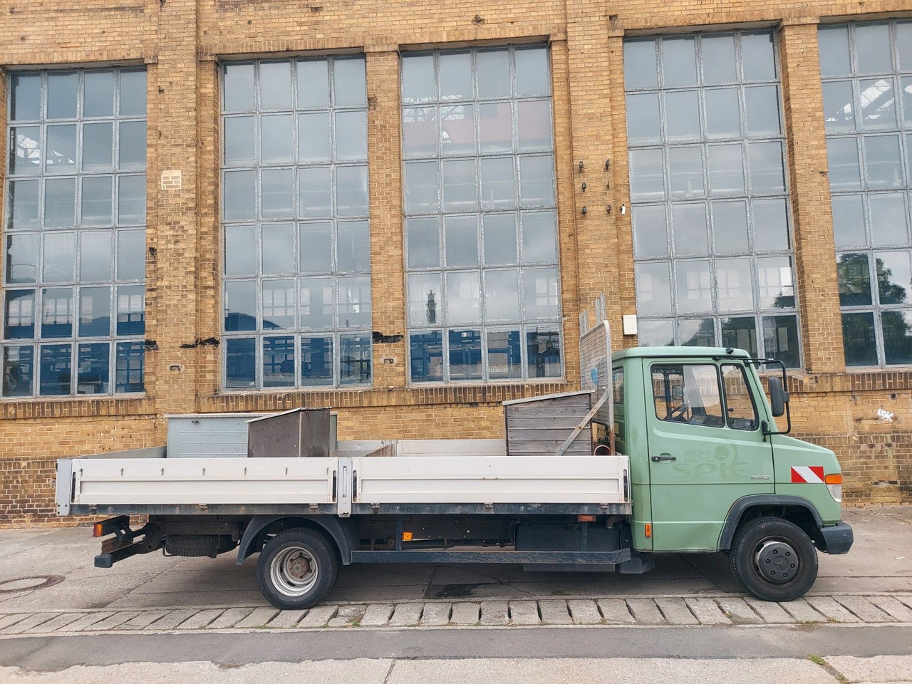 Бордови бус Mercedes-Benz Vario 613D Pritsche lang extralang: снимка 8 Бордови бус Mercedes-Benz Vario 613D Pritsche lang extralang: снимка 8