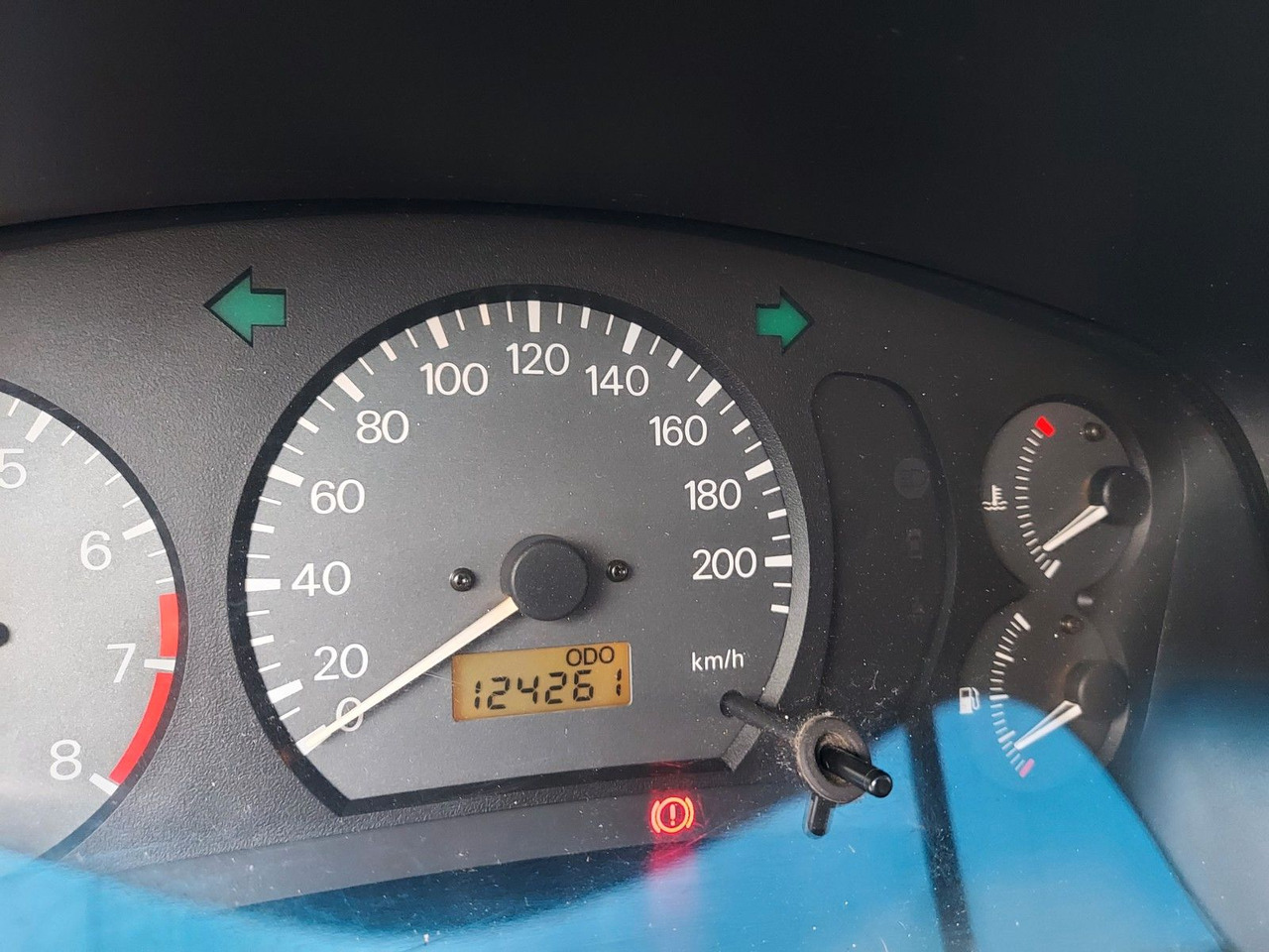 Mitsubishi Colt GLX Klima el. Fenster/Spiegel Radio 8xRäder - Седан: снимка 3 Mitsubishi Colt GLX Klima el. Fenster/Spiegel Radio 8xRäder - Седан: снимка 3