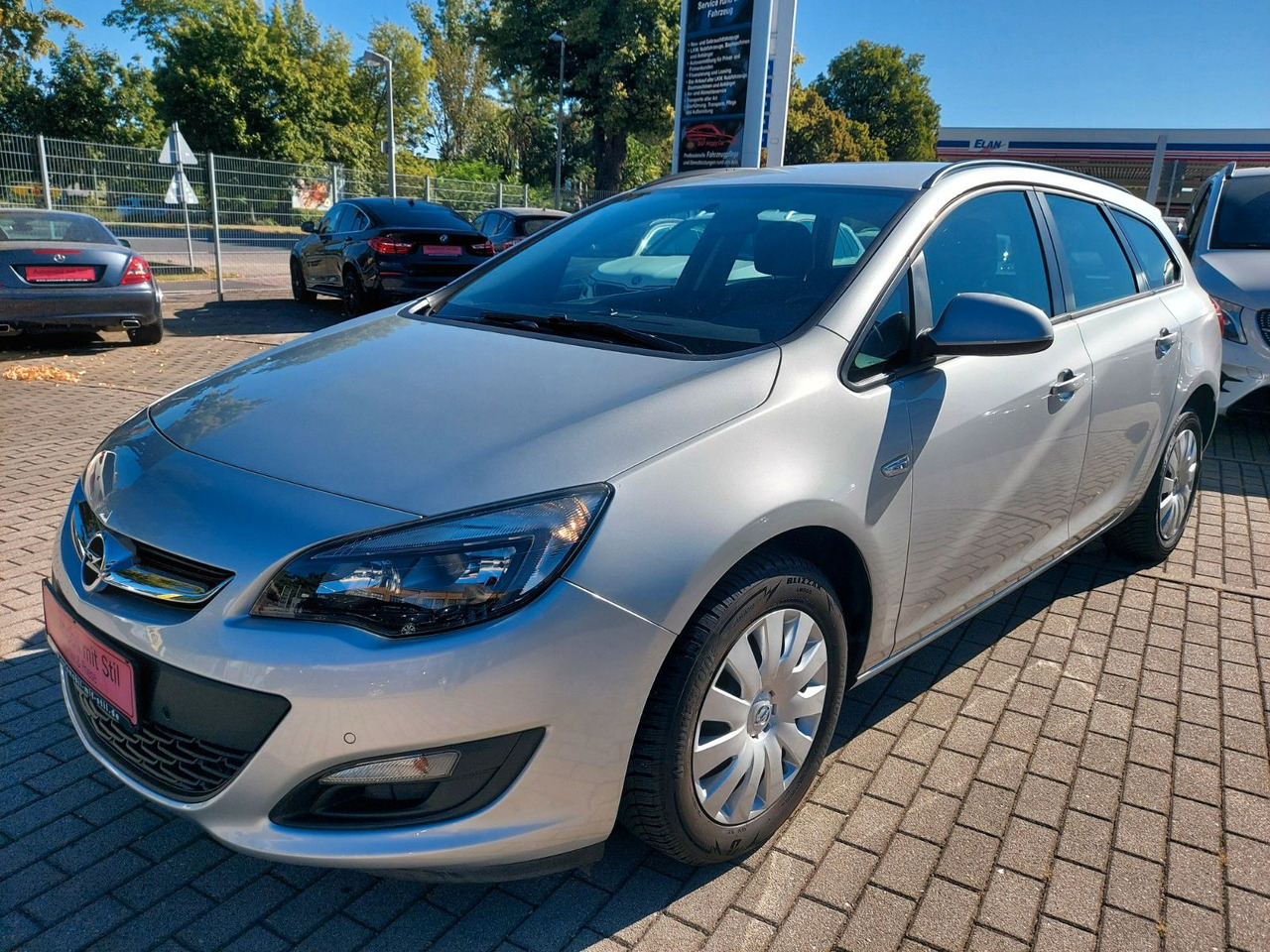 Opel Astra J Sports Tourer Navi Klima Sitzheizung - Комби: снимка 3 Opel Astra J Sports Tourer Navi Klima Sitzheizung - Комби: снимка 3