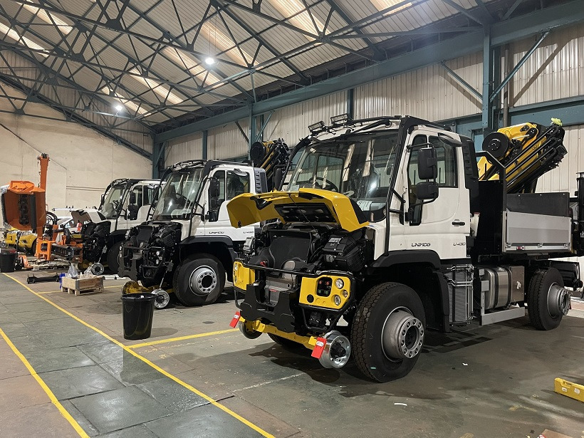 UNIMOG - Камион с кран: снимка 1 UNIMOG - Камион с кран: снимка 1