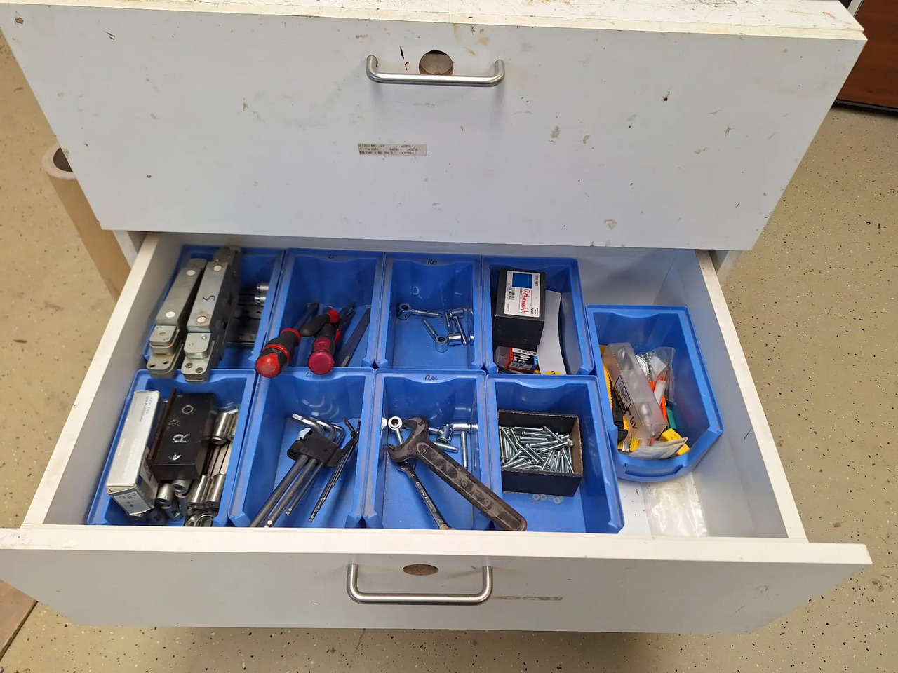 1 Stk. Arbeitsplatz - Оборудване за гаражи/ Работилници: снимка 4 1 Stk. Arbeitsplatz - Оборудване за гаражи/ Работилници: снимка 4