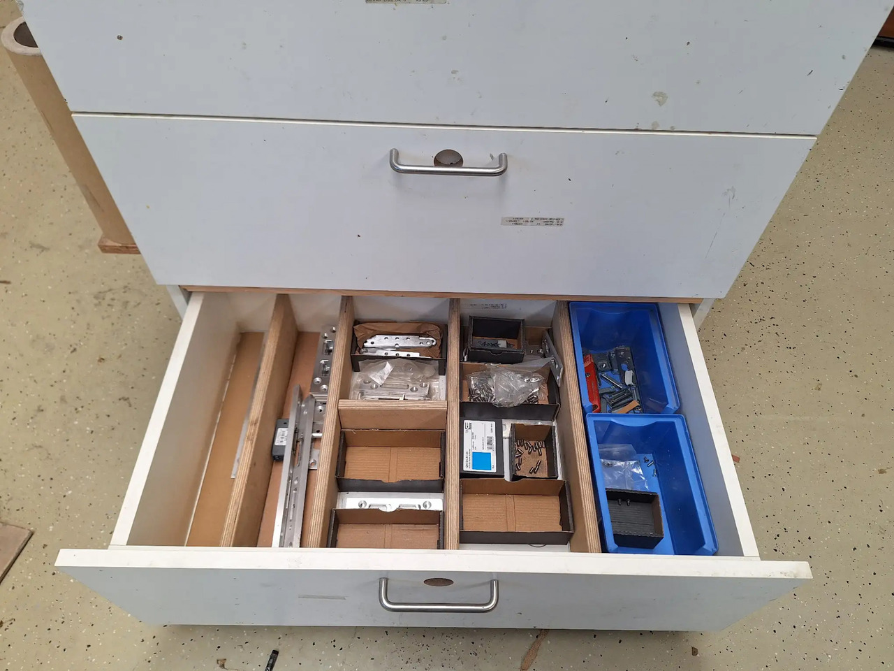 1 Stk. Arbeitsplatz - Оборудване за гаражи/ Работилници: снимка 5 1 Stk. Arbeitsplatz - Оборудване за гаражи/ Работилници: снимка 5