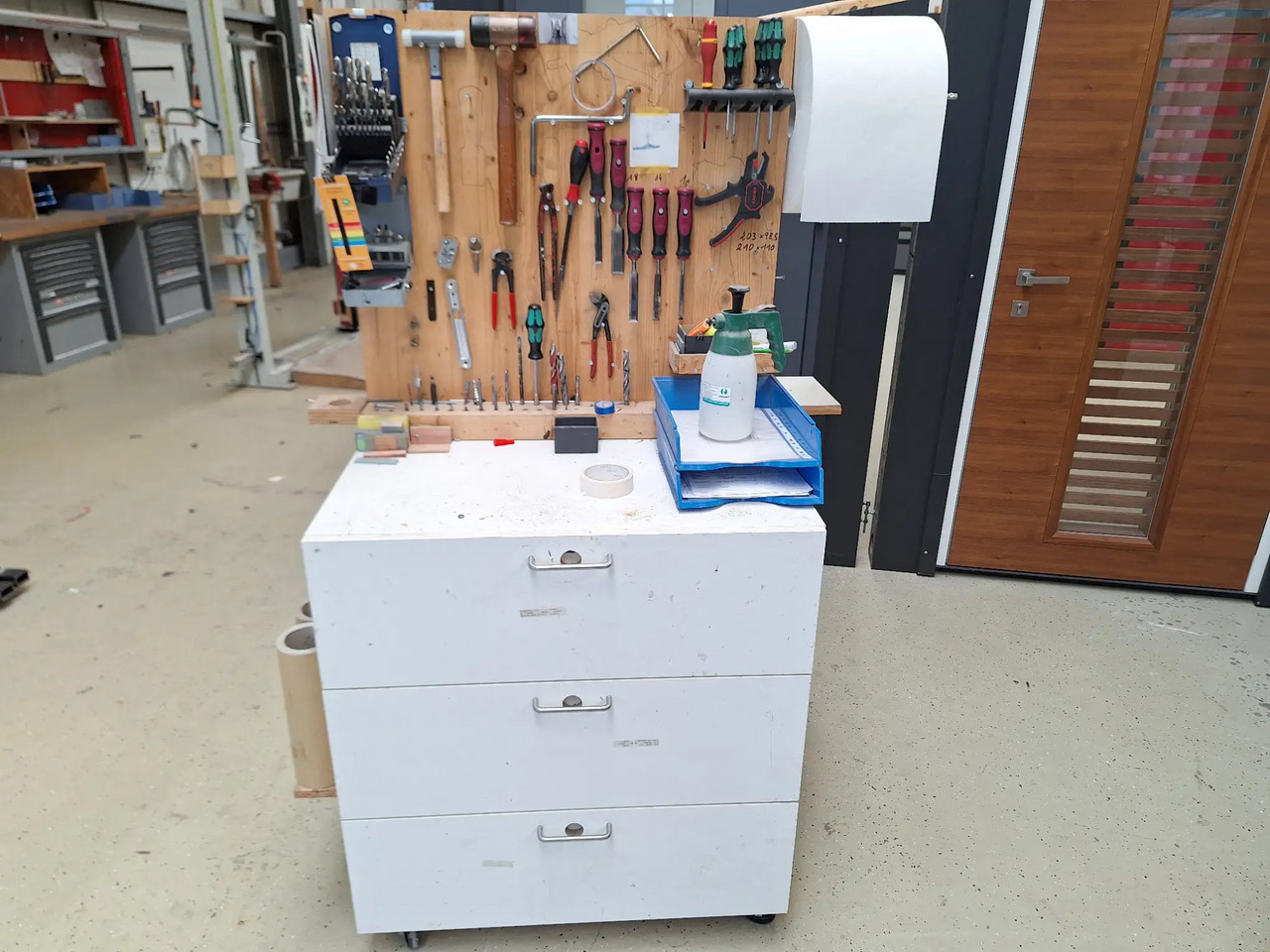 1 Stk. Arbeitsplatz - Оборудване за гаражи/ Работилници: снимка 1 1 Stk. Arbeitsplatz - Оборудване за гаражи/ Работилници: снимка 1