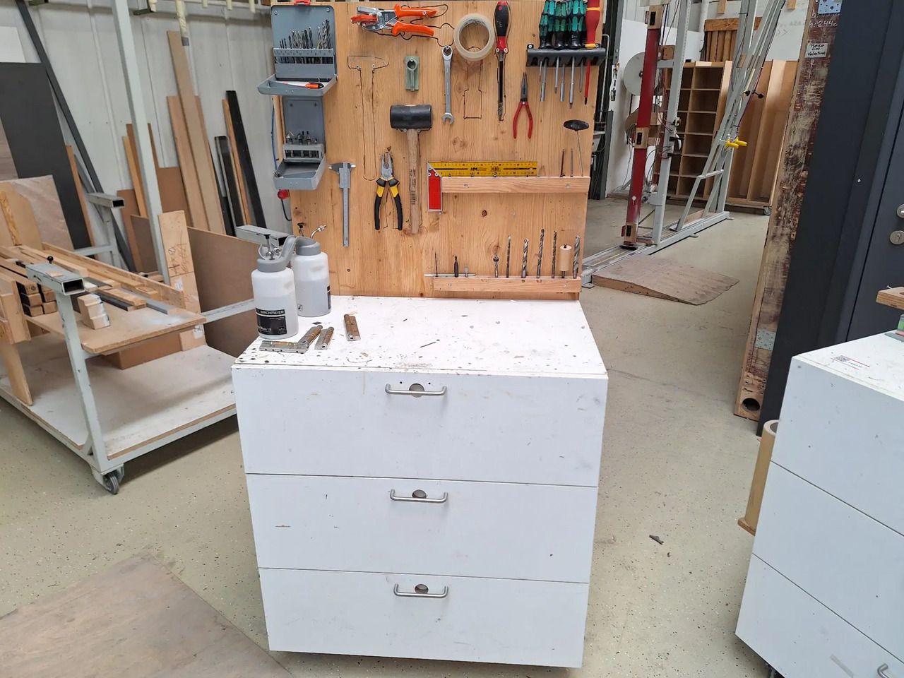 1 Stk. Arbeitsplatz - Оборудване за гаражи/ Работилници: снимка 1 1 Stk. Arbeitsplatz - Оборудване за гаражи/ Работилници: снимка 1