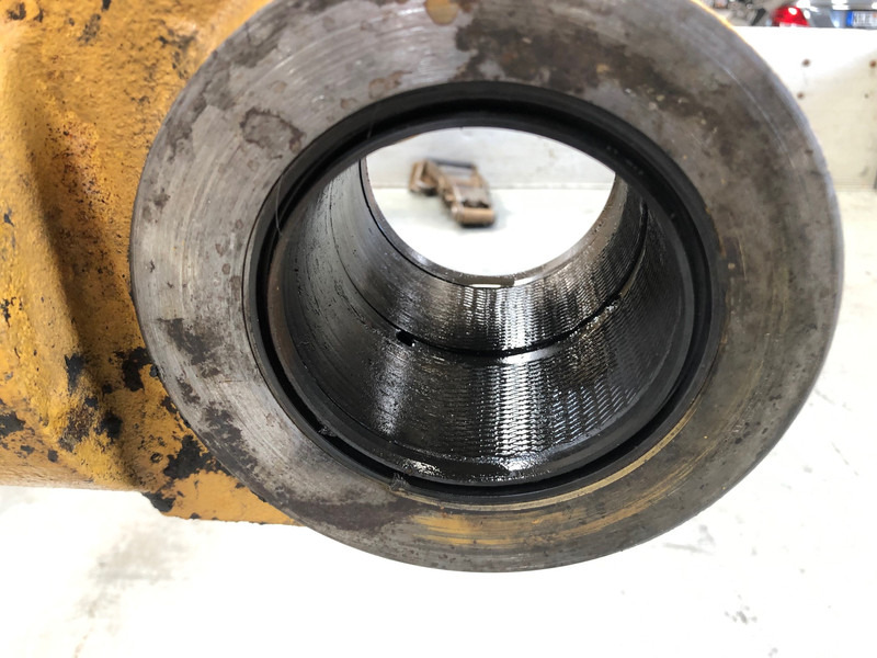 Caterpillar 322B Boomcylinder OEM 1184166 - Хидравлика: снимка 2 Caterpillar 322B Boomcylinder OEM 1184166 - Хидравлика: снимка 2