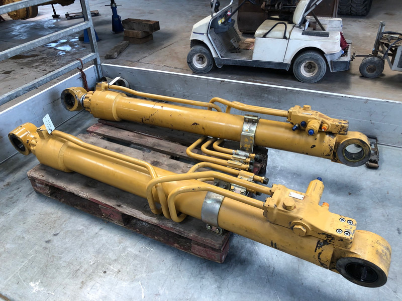 Caterpillar 322B Boomcylinder OEM 1184166 - Хидравлика: снимка 1 Caterpillar 322B Boomcylinder OEM 1184166 - Хидравлика: снимка 1