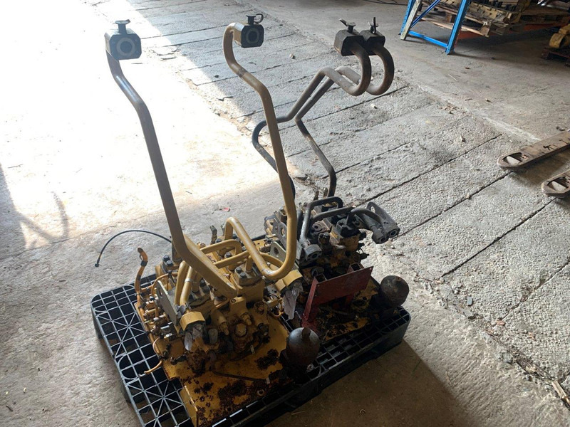 Caterpillar VALVE GP-MAIN CONTROL 2613682 - Хидравлика: снимка 2 Caterpillar VALVE GP-MAIN CONTROL 2613682 - Хидравлика: снимка 2