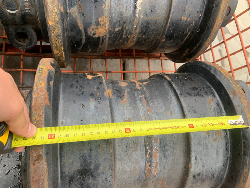 Hitachi Hitachi EX1200D5 bottom track roller SF - Рама/ Шаси: снимка 3 Hitachi Hitachi EX1200D5 bottom track roller SF - Рама/ Шаси: снимка 3