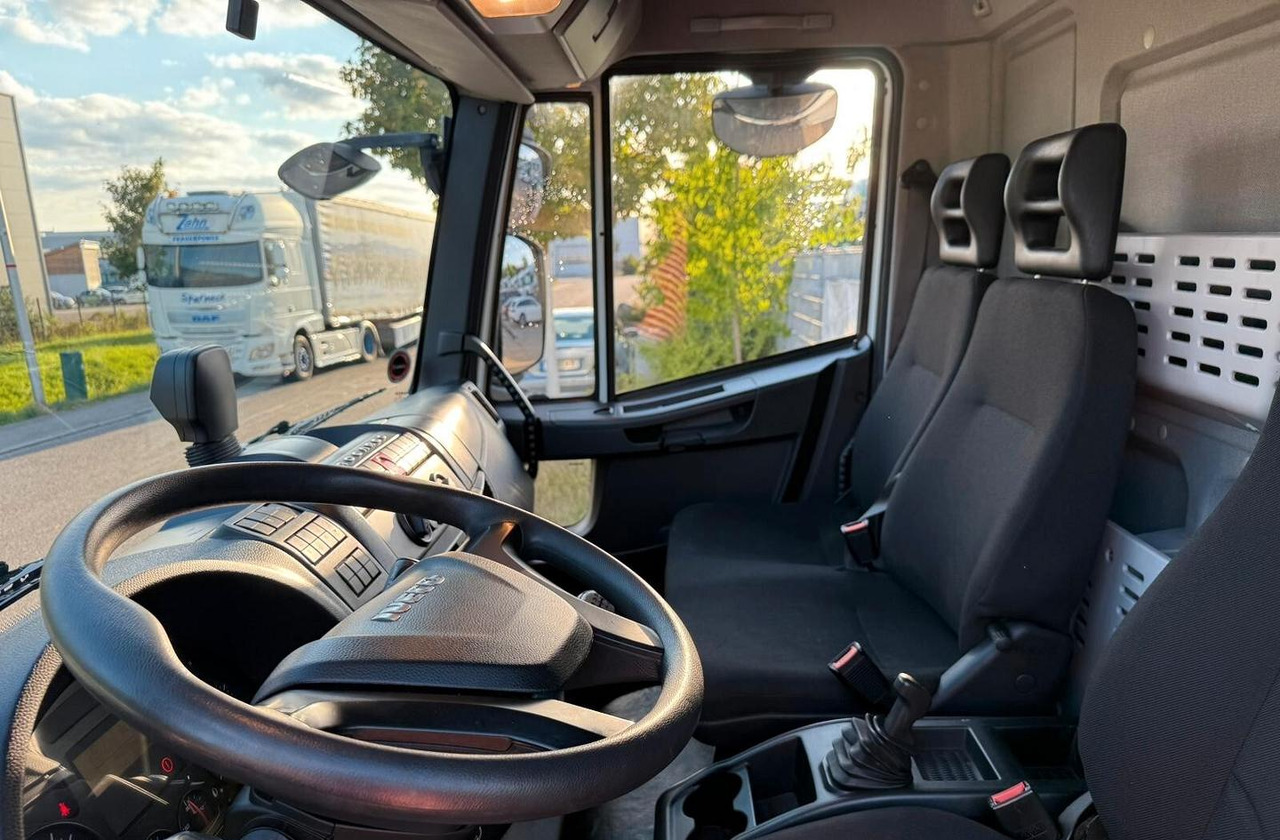 Камион с брезент Iveco: снимка 9 Камион с брезент Iveco: снимка 9