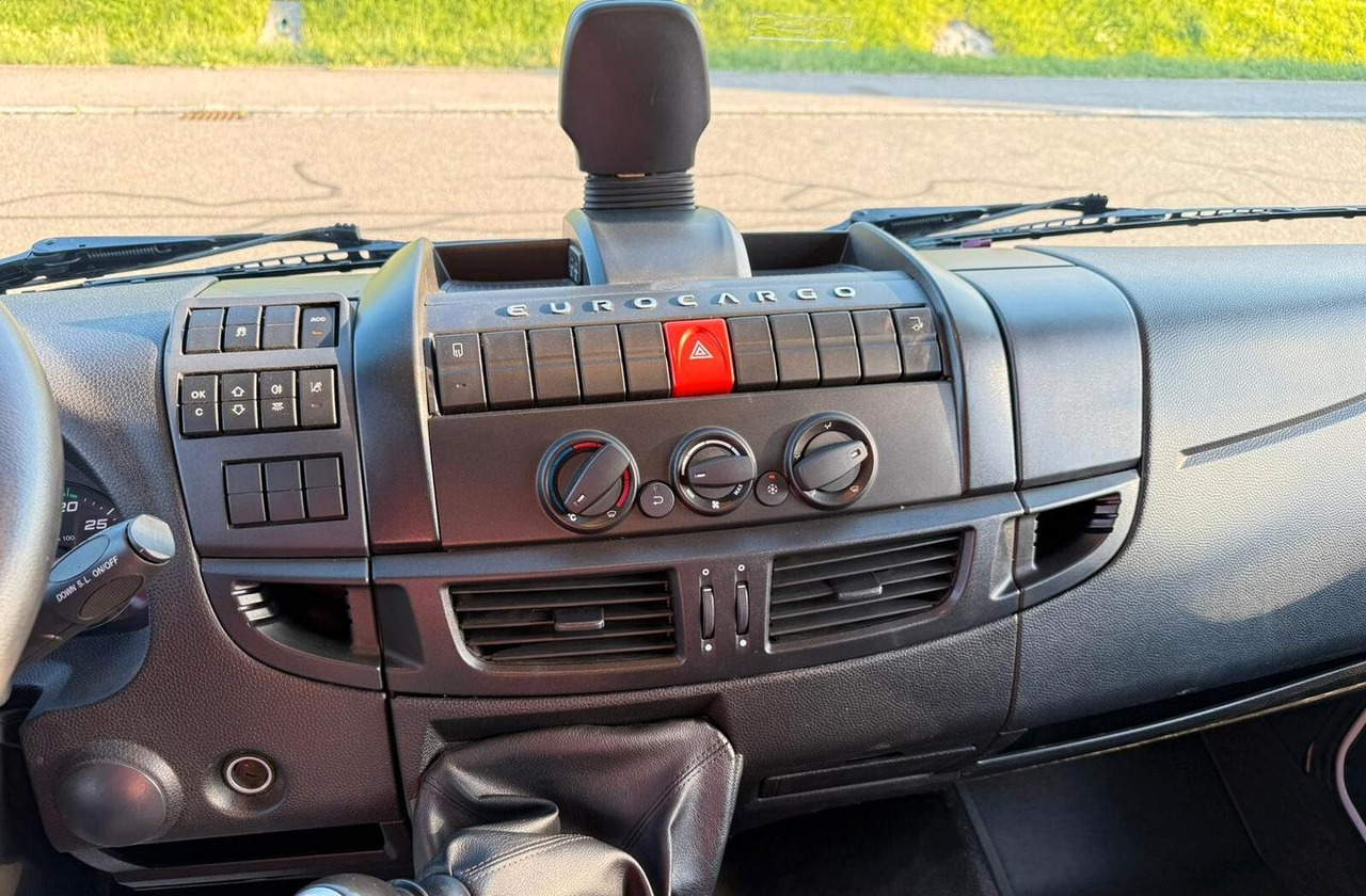 Камион с брезент Iveco: снимка 10 Камион с брезент Iveco: снимка 10