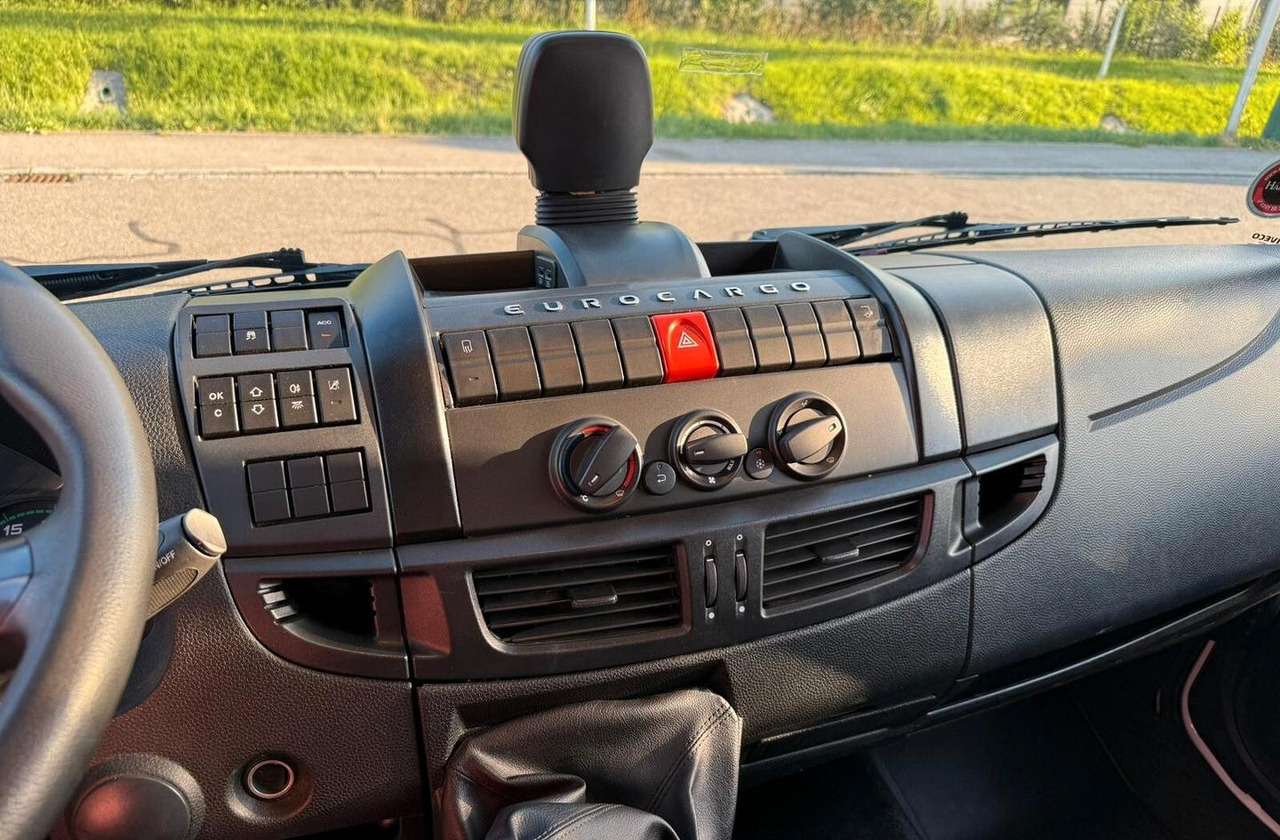 Камион с брезент Iveco: снимка 6 Камион с брезент Iveco: снимка 6