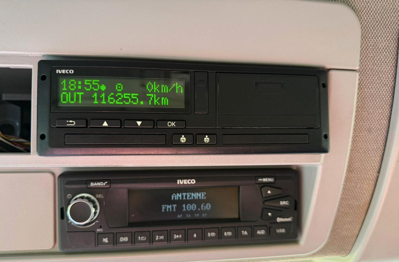 Камион с брезент Iveco: снимка 11 Камион с брезент Iveco: снимка 11