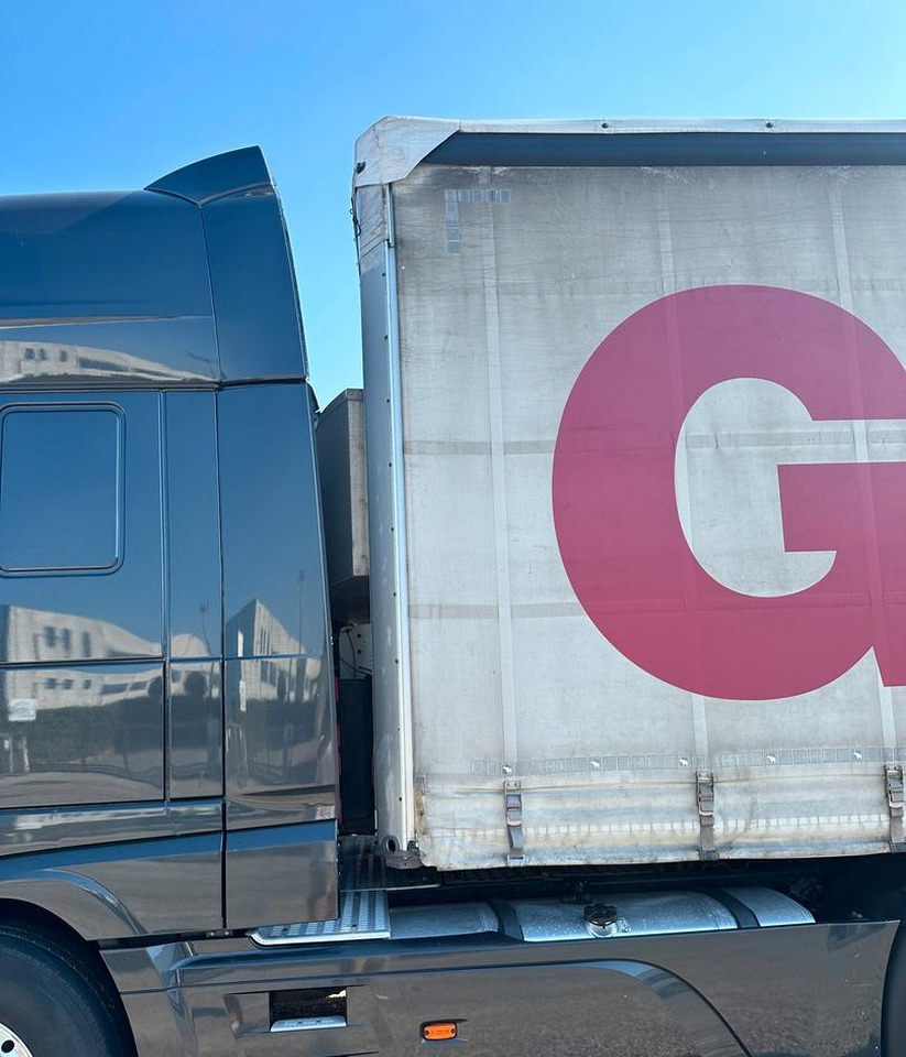 Schmitz Cargobull SANH SCB S3T - Брезентово полуремарке: снимка 2 Schmitz Cargobull SANH SCB S3T - Брезентово полуремарке: снимка 2