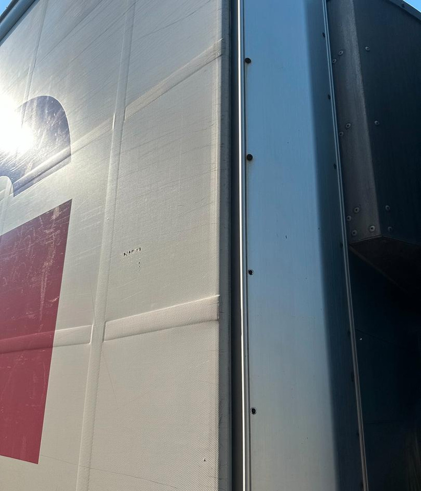 Schmitz Cargobull SANH SCB S3T - Брезентово полуремарке: снимка 4 Schmitz Cargobull SANH SCB S3T - Брезентово полуремарке: снимка 4