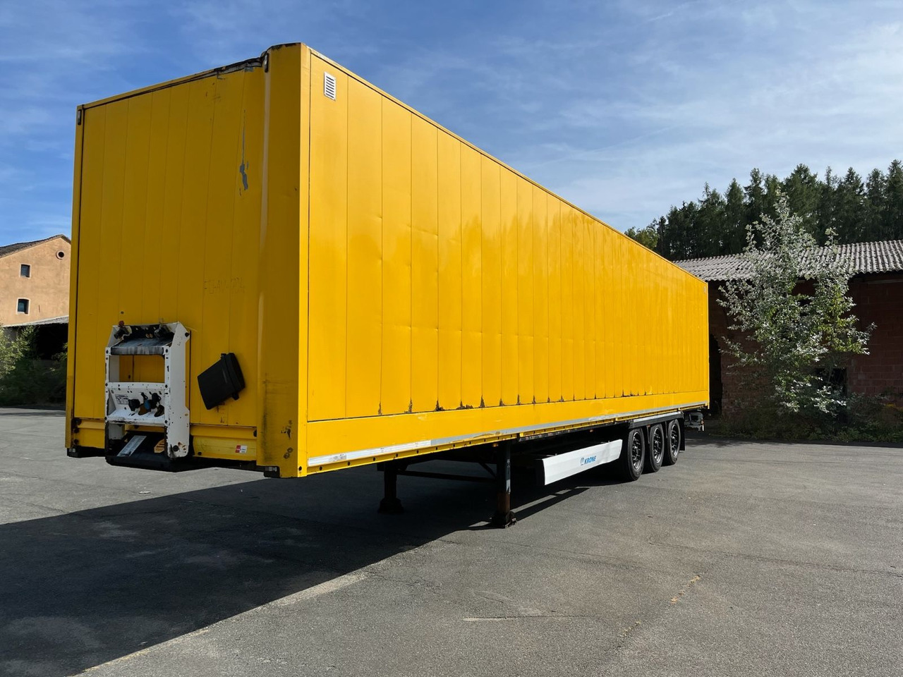 Krone SD/DA03LNF Koffer/TÜV03-2026/Payload-27607kg - Затворена каросерия полуремарке: снимка 3 Krone SD/DA03LNF Koffer/TÜV03-2026/Payload-27607kg - Затворена каросерия полуремарке: снимка 3