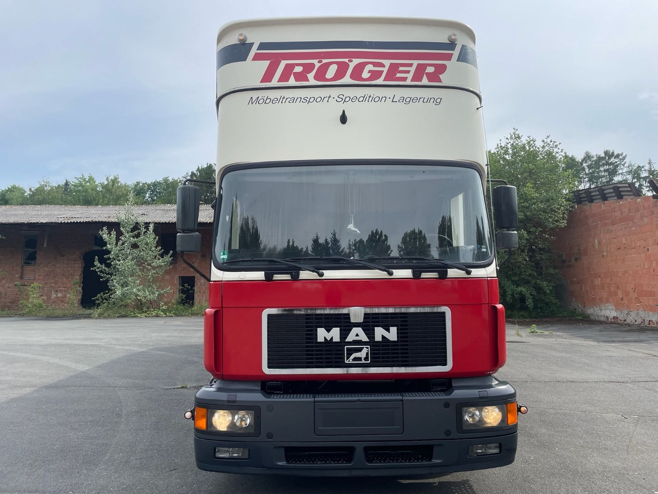 MAN 18.264 M40 Wohnmobil/4xBett/AC/Standheizung/EU2 - Камион фургон: снимка 2 MAN 18.264 M40 Wohnmobil/4xBett/AC/Standheizung/EU2 - Камион фургон: снимка 2