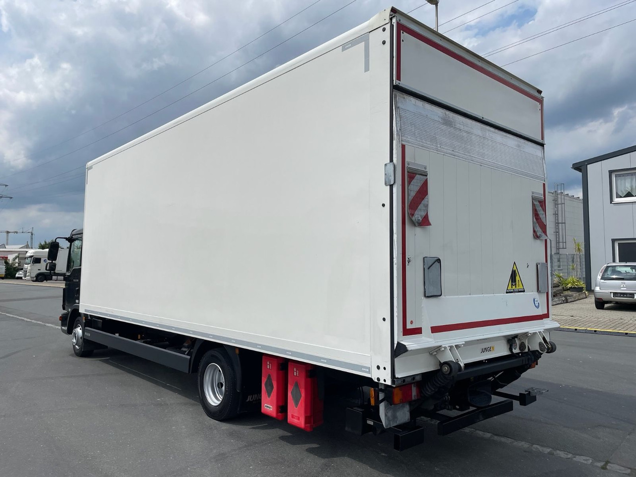 MAN TGL 12.250 4x2 BL Koffer/LBW/PALFINGER/AC/EU6c - Камион фургон: снимка 4 MAN TGL 12.250 4x2 BL Koffer/LBW/PALFINGER/AC/EU6c - Камион фургон: снимка 4