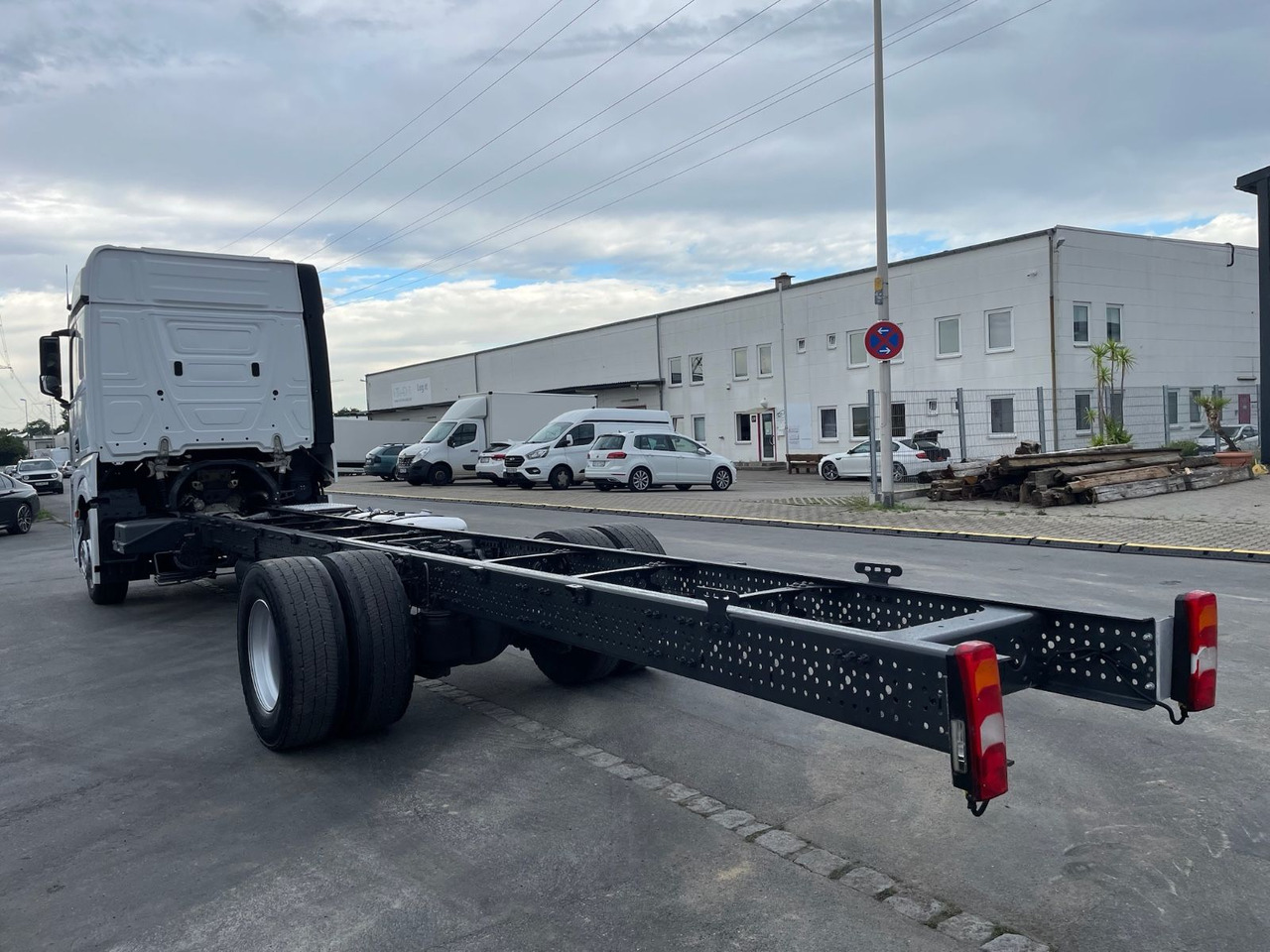 Mercedes-Benz Actros 4 1843 4x2 Fahrgestell/9500mm/StandAC/ACC - Шаси кабина: снимка 4 Mercedes-Benz Actros 4 1843 4x2 Fahrgestell/9500mm/StandAC/ACC - Шаси кабина: снимка 4