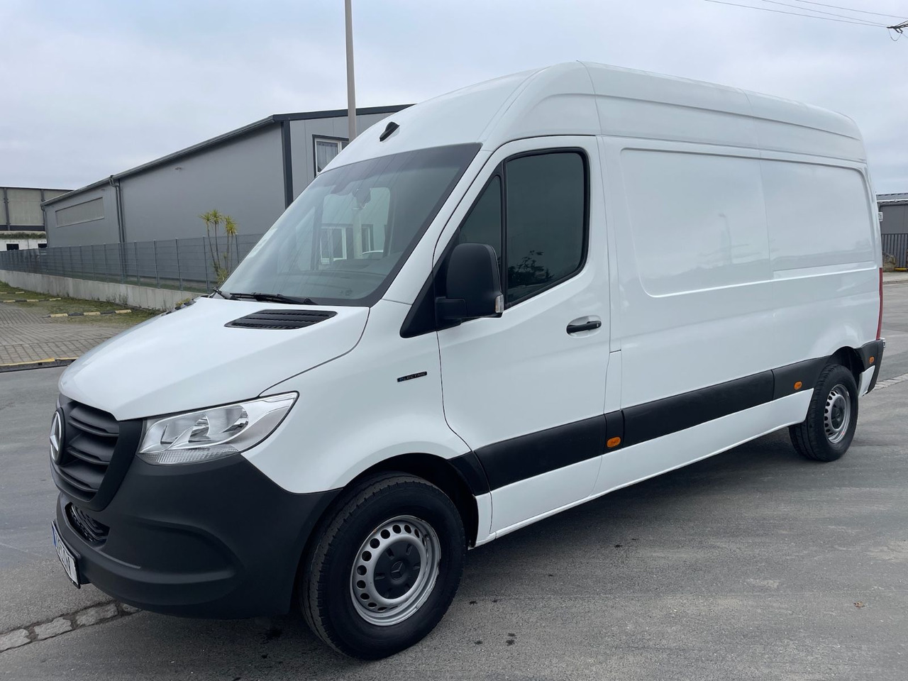 Mercedes-Benz eSprinter L2H2 Kastenwagen/47KW/AC/Kamera - Товарен бус, Електрически бус: снимка 3 Mercedes-Benz eSprinter L2H2 Kastenwagen/47KW/AC/Kamera - Товарен бус, Електрически бус: снимка 3