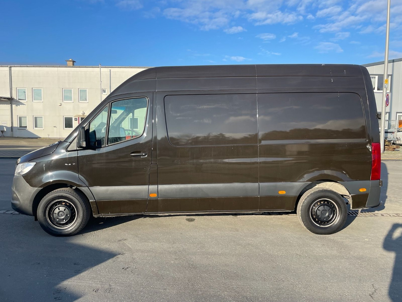 Mercedes-Benz eSprinter L2H2 Kastenwagen/UPS/47KW/AC/Kamera - Товарен бус, Електрически бус: снимка 4 Mercedes-Benz eSprinter L2H2 Kastenwagen/UPS/47KW/AC/Kamera - Товарен бус, Електрически бус: снимка 4