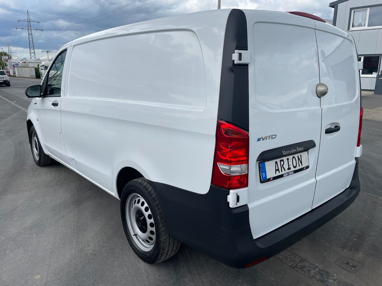 Mercedes-Benz eVito 111 Kastenwagen lang/Kamera/AC/70kW/3Sitze - Малък ван, Електрически бус: снимка 4 Mercedes-Benz eVito 111 Kastenwagen lang/Kamera/AC/70kW/3Sitze - Малък ван, Електрически бус: снимка 4