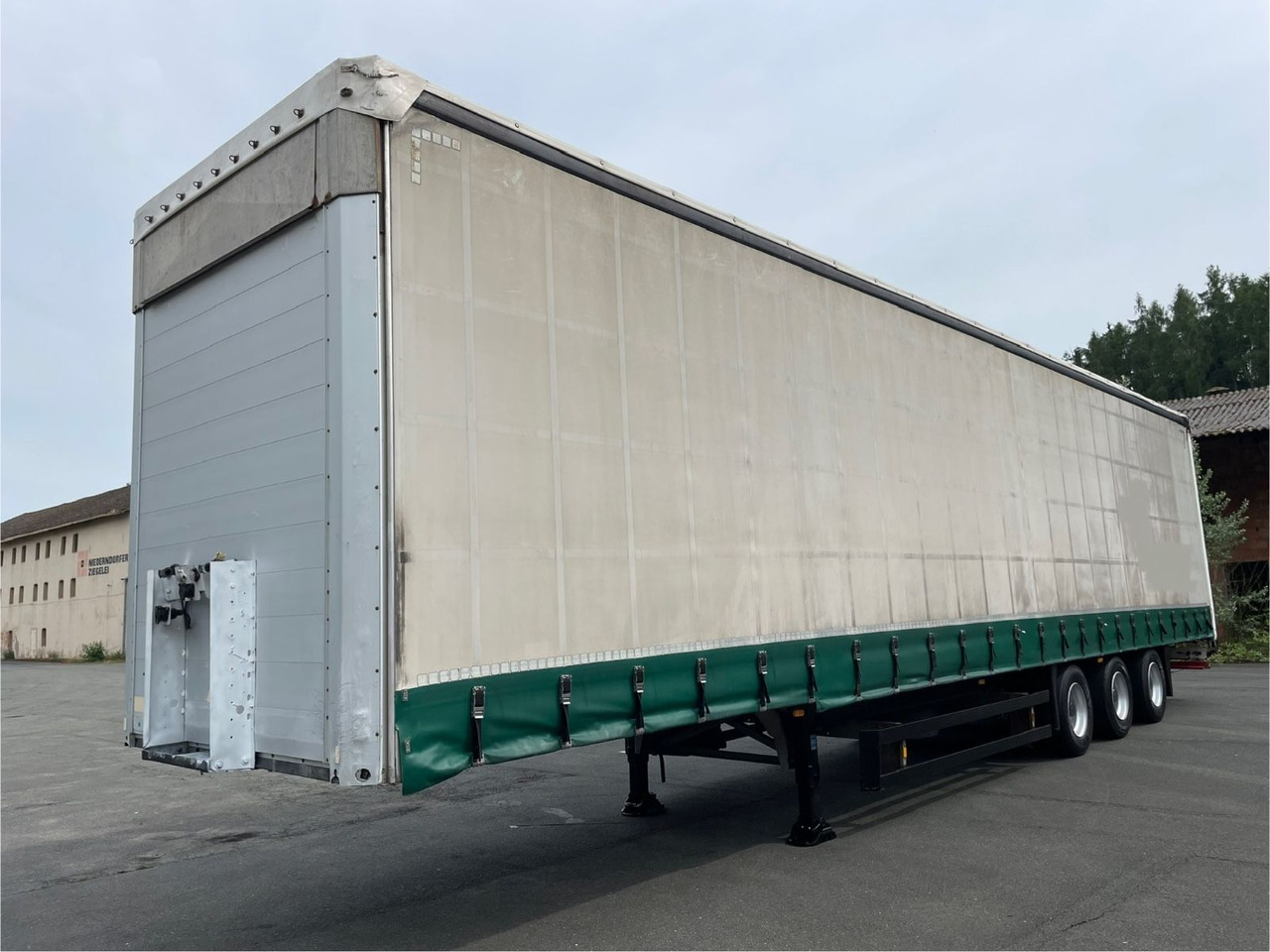 Schmitz Cargobull S01 3-Achs/Pritsche+Plane/13,5m/28050kg-Nutzlast - Брезентово полуремарке: снимка 3 Schmitz Cargobull S01 3-Achs/Pritsche+Plane/13,5m/28050kg-Nutzlast - Брезентово полуремарке: снимка 3