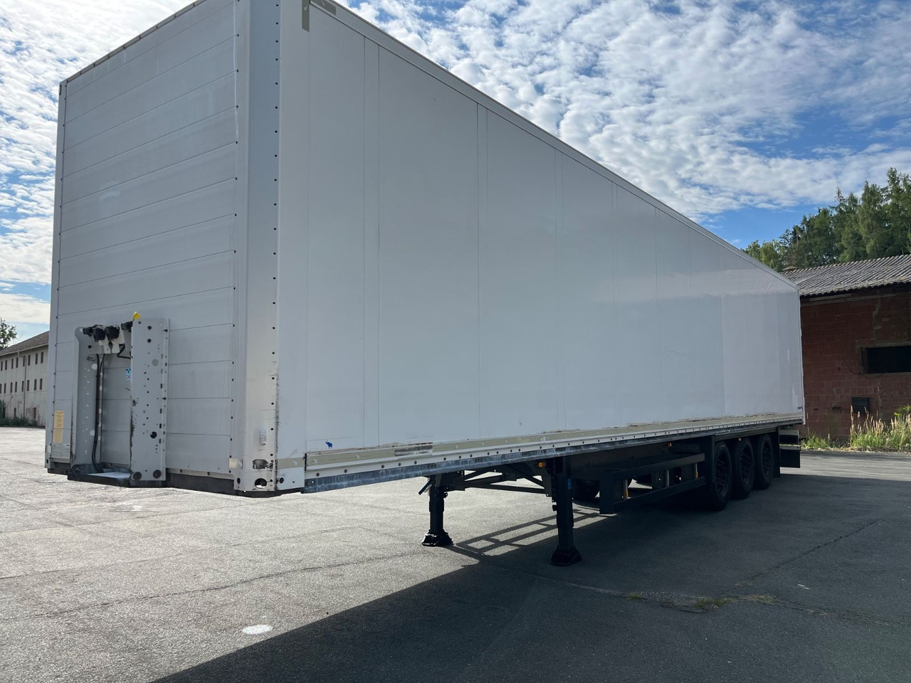 Schmitz Cargobull SKO 24 / L- 13,62 FP 25 / Trockenfrachtkoffer - Затворена каросерия полуремарке: снимка 2 Schmitz Cargobull SKO 24 / L- 13,62 FP 25 / Trockenfrachtkoffer - Затворена каросерия полуремарке: снимка 2